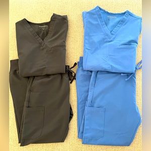 Mandela Women’s Scrubs/ Joggers Size Xs LOT  of two - Gray / Blue set